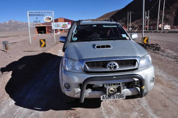 Deixando a alfãndega chilena no Paso San Francisco, a caminho do Parque Nevado Tres Cruces, região de Copiapo